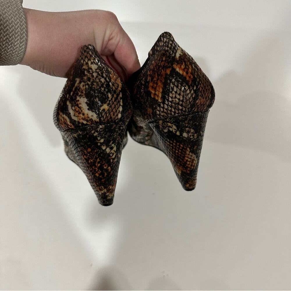 BCBGeneration Nalisa Snakeskin Wedge Heels Size 8 - Picture 7 of 9